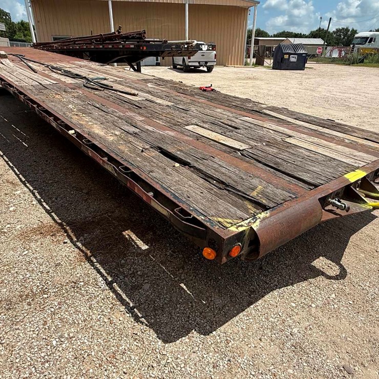 2010 CLARK TRAILER SERVICE 45’ X 102” T/A FLATBED OILFIELD FLOAT TRAILER