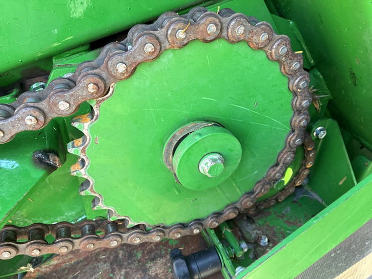 2019-john-deere-560m-image-59