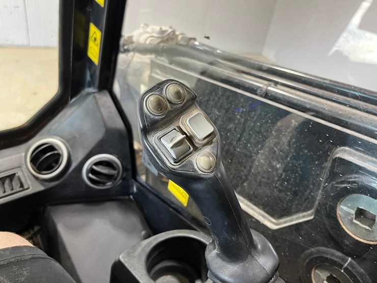 2018-jcb-3ts-8t-image-34