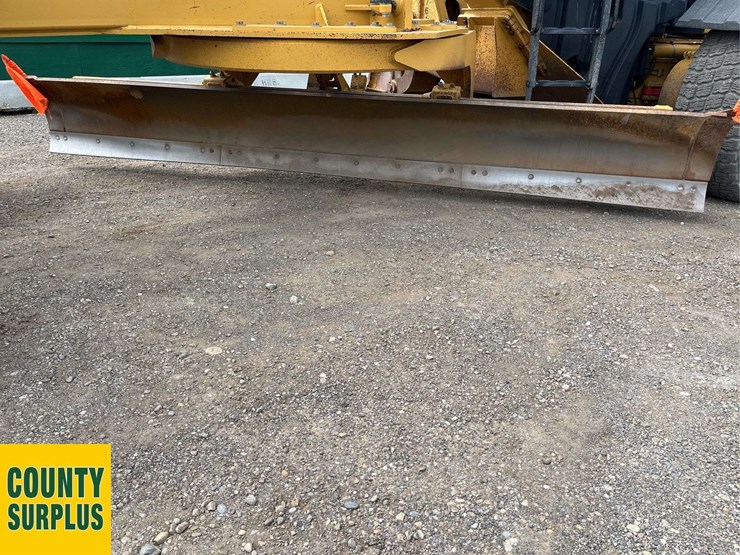 2017-caterpillar-14m-image-12