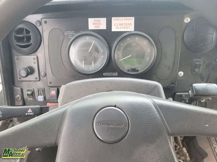 2005-freightliner-mt45-image-11