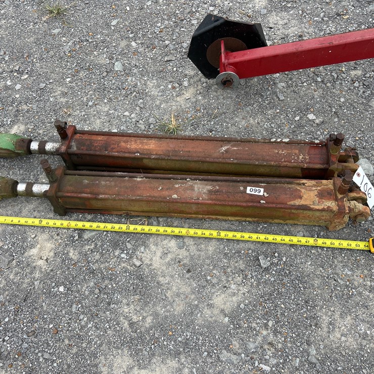#106 • TWO HYDRAULIC CYLINDERS