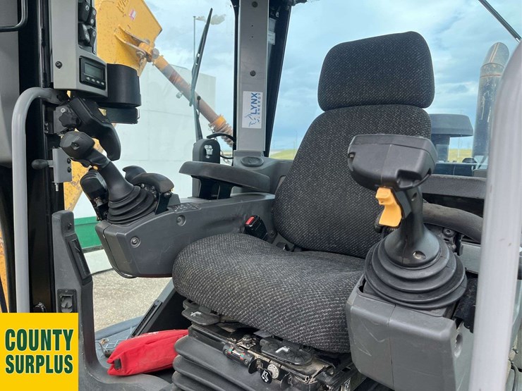 2015-caterpillar-14m-image-9