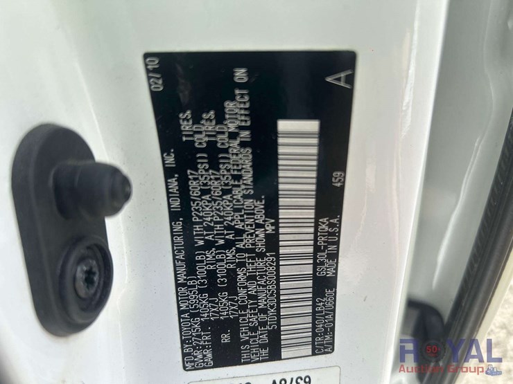 2011-toyota-sienna-image-19