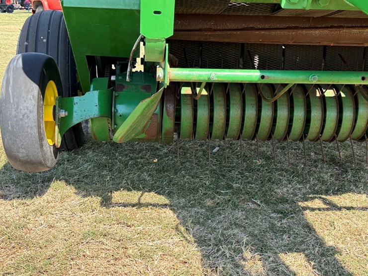 2021-john-deere-450e-image-11