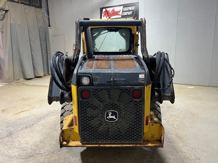 2015-deere-318e-image-4