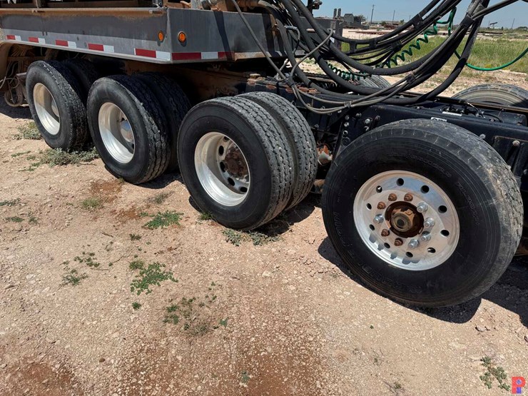 2013-peterbilt-367-image-24