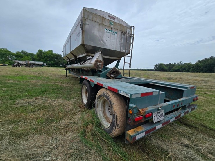 2013-doyle-dry-fertilizer-tender-trailer---kubota-diesel,-3-stainless-compartments,-side-discharge-image-20