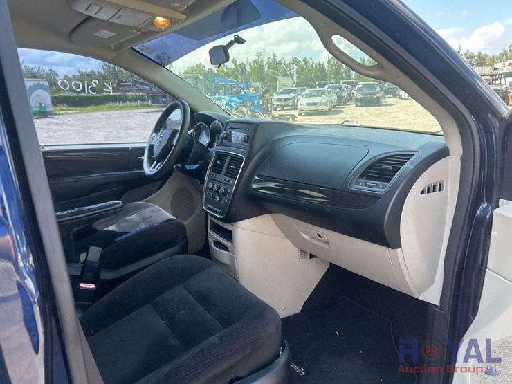 2017-dodge-grand-caravan-se-image-25