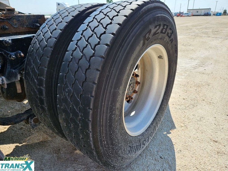 2020-peterbilt-579-image-11