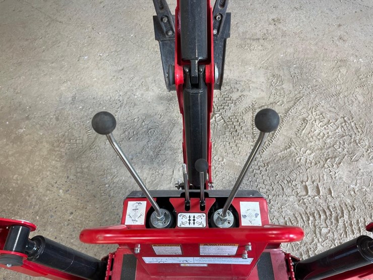 2020-massey-ferguson-gc1723eb-image-37