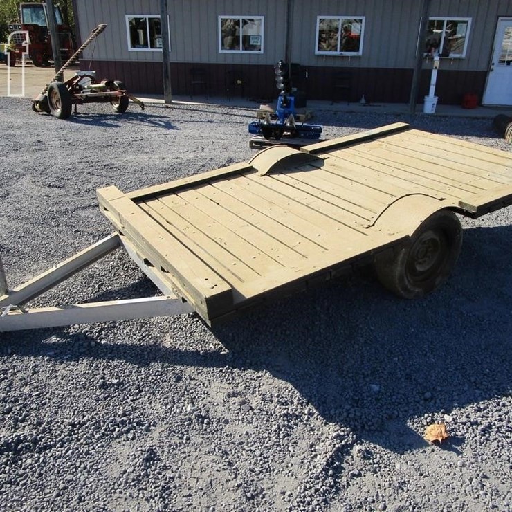 CUSTOM TRAILER
