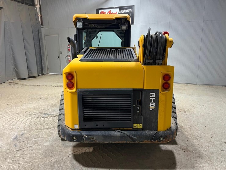 2018-jcb-3ts-8t-image-4