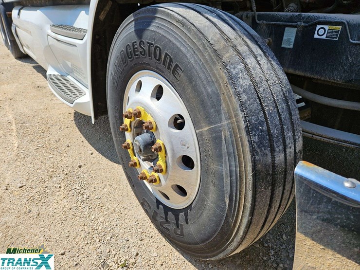 2020-peterbilt-579-image-12