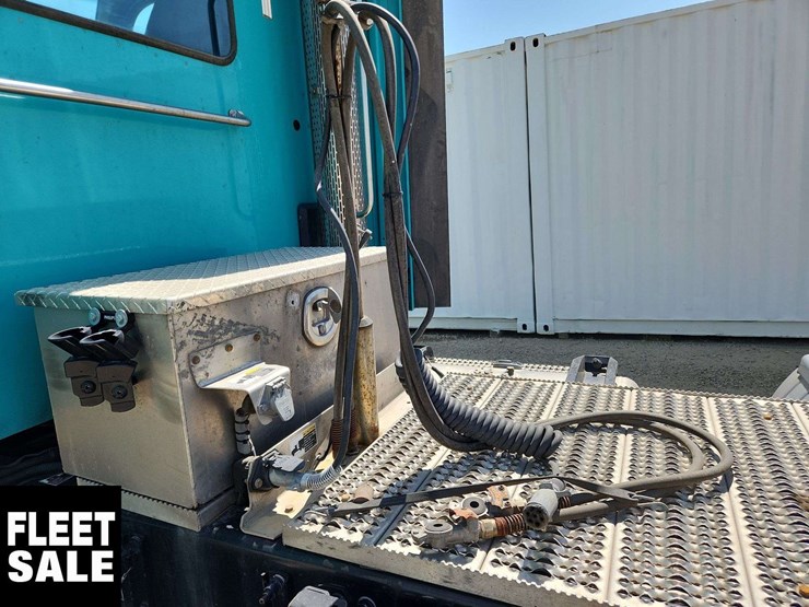 2019-peterbilt-579-image-21