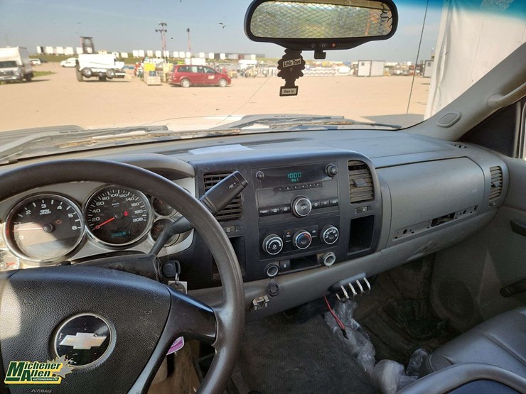 2011-chevrolet-silverado-3500hd-image-11