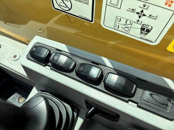 2018-caterpillar-th408d-image-83