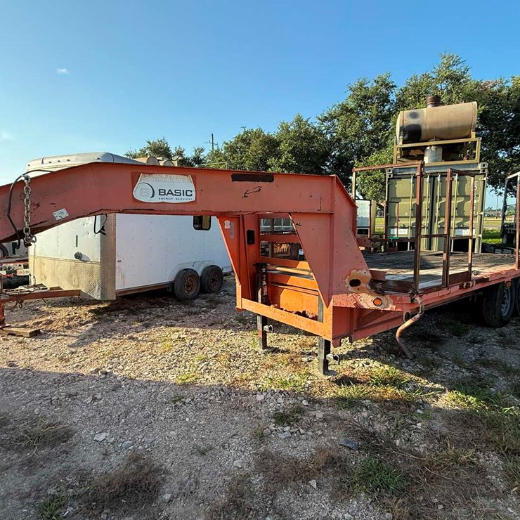 2011 CENTEX TRAILERS 16’ X 102” T/A SGL. WHL. FLATBED GOOSENECK TRAILER