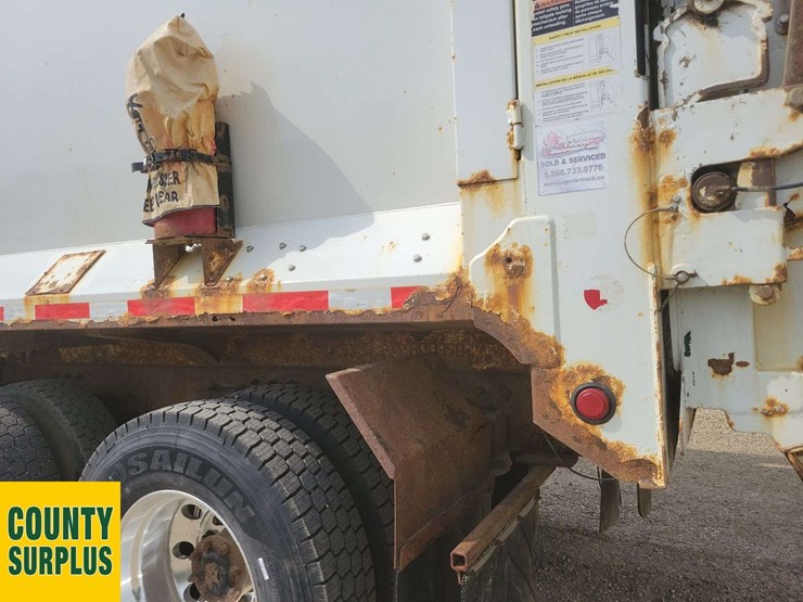 2016-peterbilt-320-image-36