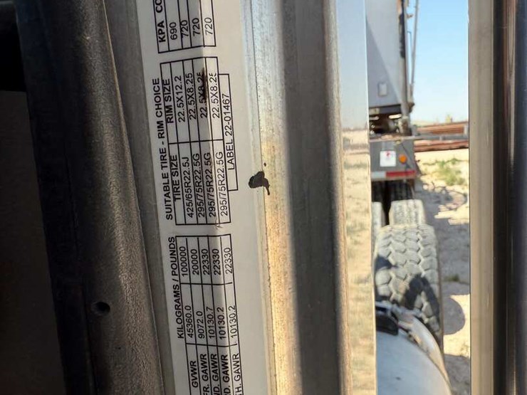 2013-peterbilt-367-image-9