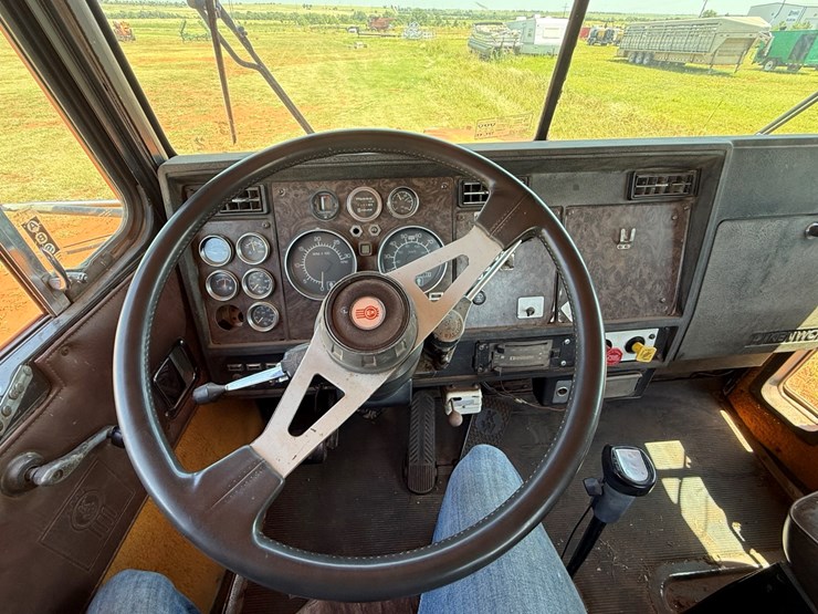 1990-kenworth-t400-image-17