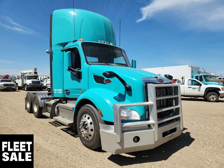 2019-peterbilt-579-image-2