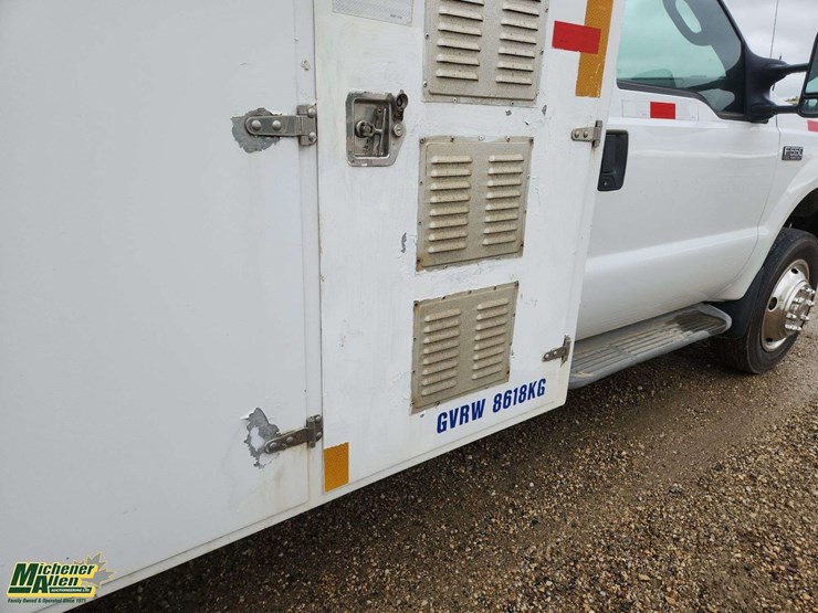 2004-ford-f550-image-46