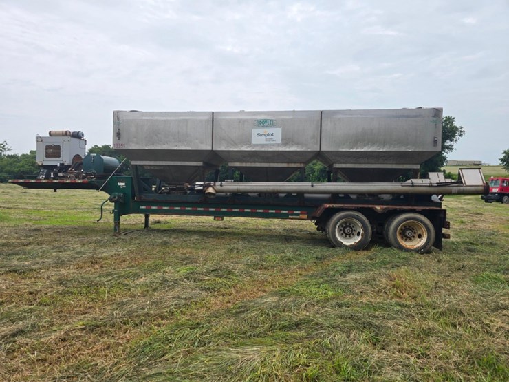 2014-doyle-dry-fertilizer-tender-trailer---kubota-diesel,-3-stainless-compartments,-side-discharge-image-1