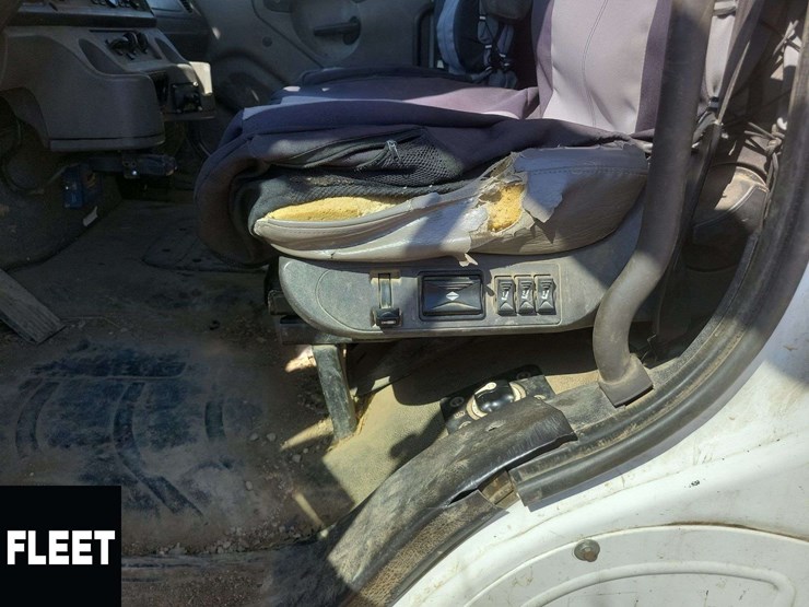 2015-freightliner-108sd-image-41