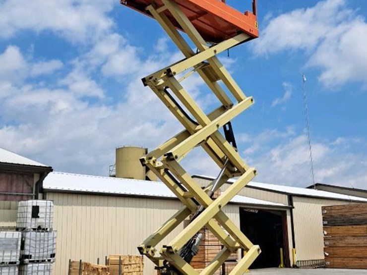 2016-jlg-2632es-image-23