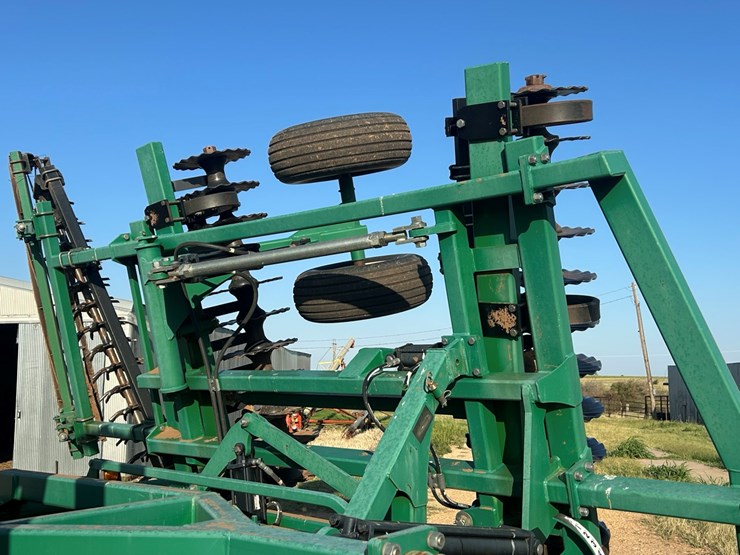 2014-great-plains-2400tm-image-23