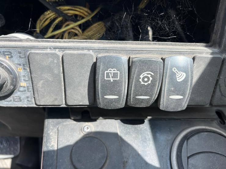 2015-jcb-525-60-image-29