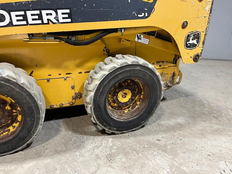 john-deere-317-image-13