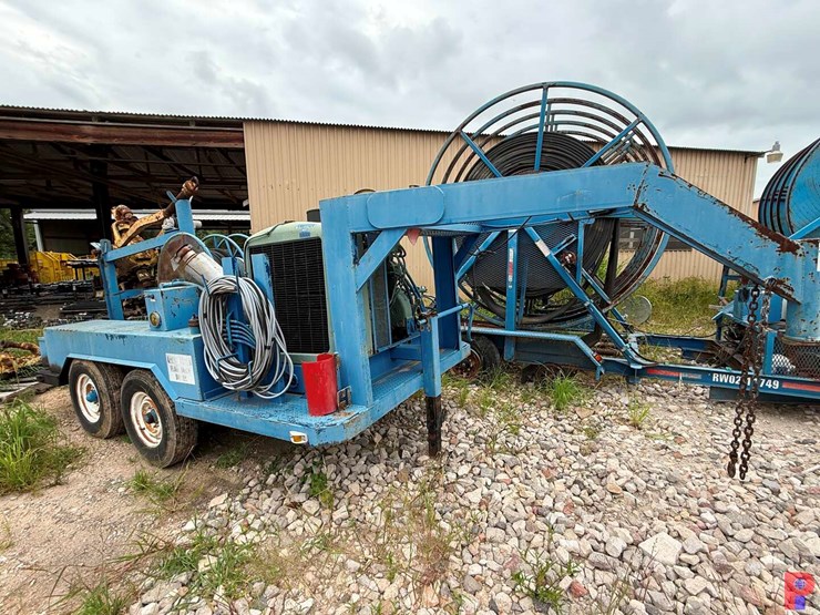 evco-85-ton-power-swivel-mtd.-on-19’-t/a-gooseneck-trailer-image-2