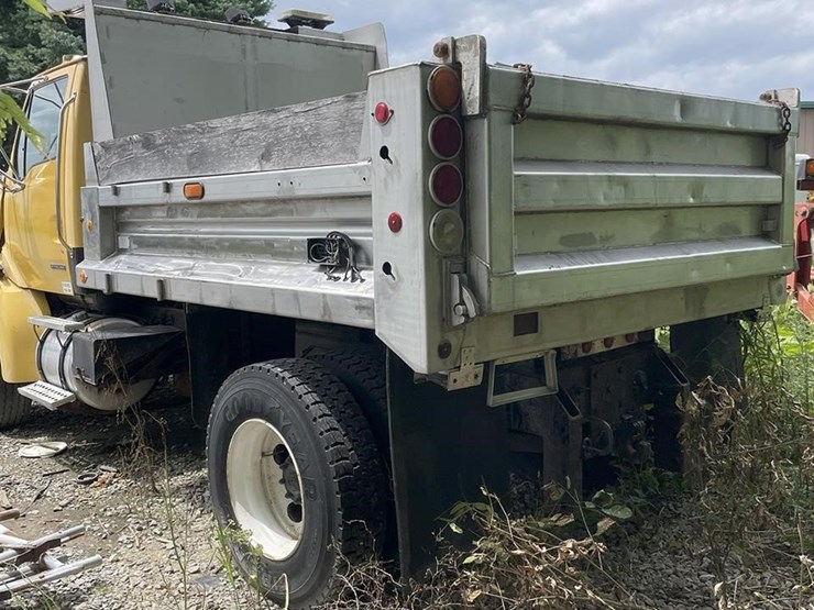 2003-sterling-l7500-image-2