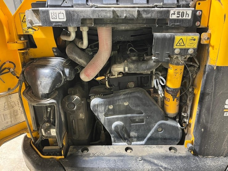 2018-jcb-3ts-8t-image-18