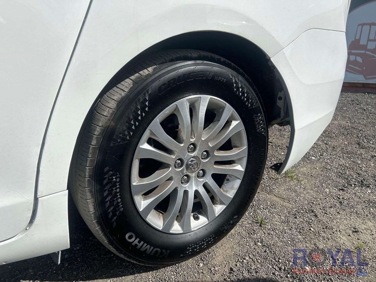 2011-toyota-sienna-image-18