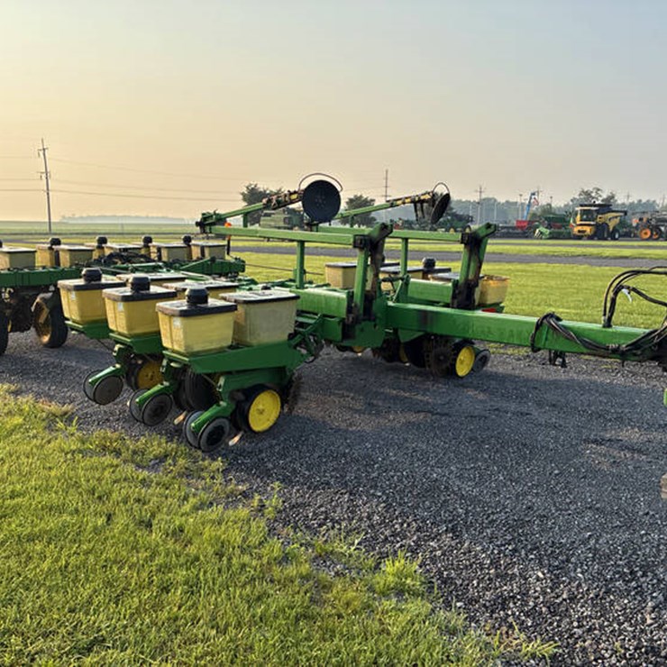 JOHN DEERE 7000