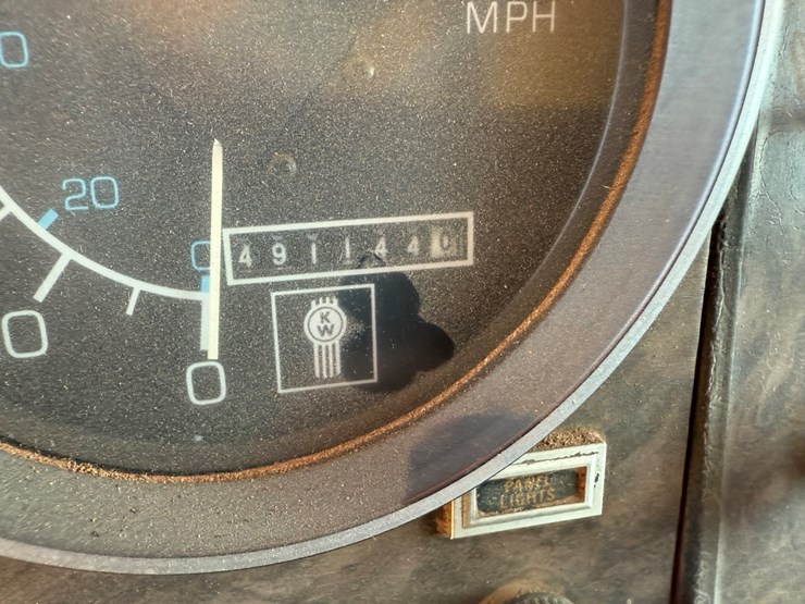 1990-kenworth-t400-image-23