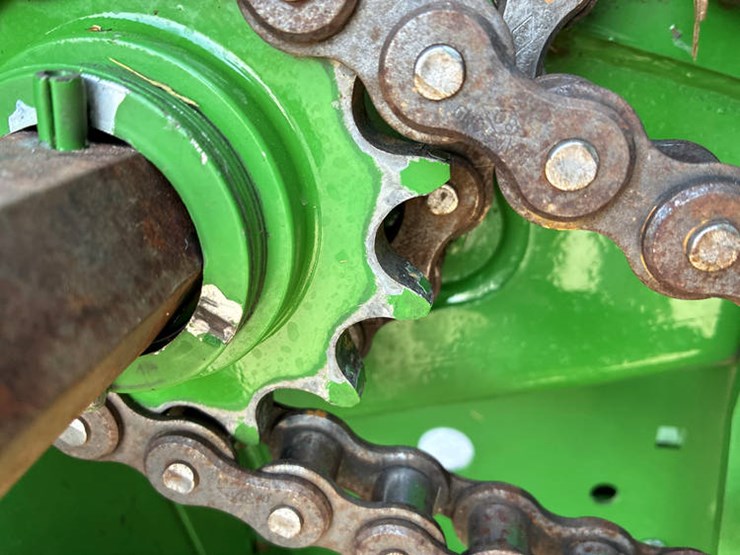 2019-john-deere-560m-image-58