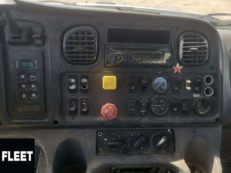 2015-freightliner-108sd-image-11