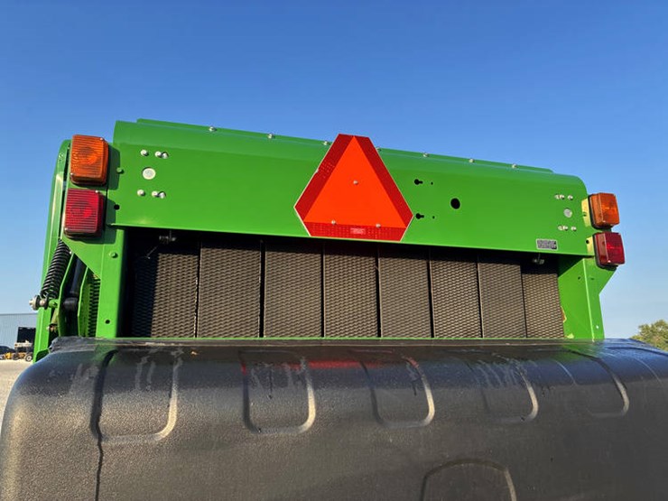 2019-john-deere-560m-image-39