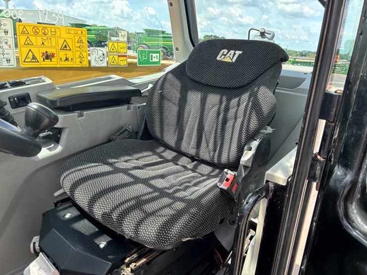 2018-caterpillar-th408d-image-75