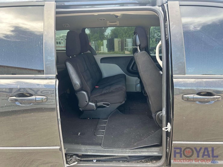 2016-dodge-caravan-image-22
