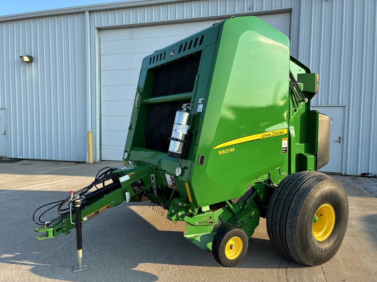 2019-john-deere-560m-image-1