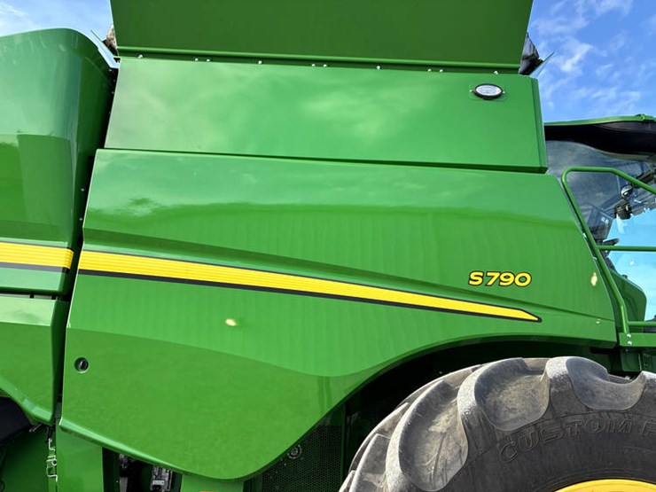 2024-john-deere-s790-image-23