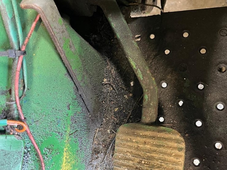 john-deere-2040-image-34