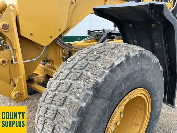 2017-caterpillar-14m-image-11
