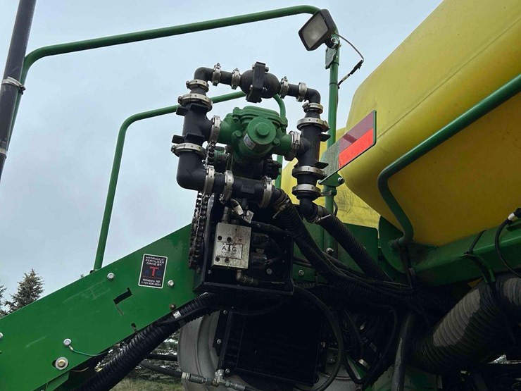 2014-john-deere-1770nt-image-3