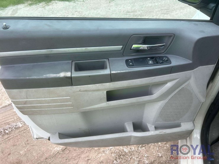 2010-dodge-grand-caravan-se-image-14